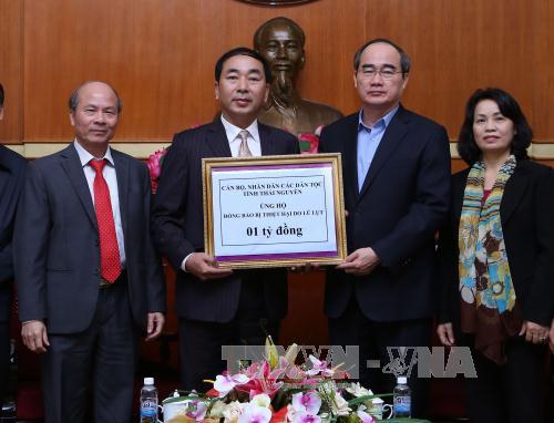 Tiếp nhận 1 tỷ đồng ủng hộ đồng bào bị lũ lụt ảnh 1